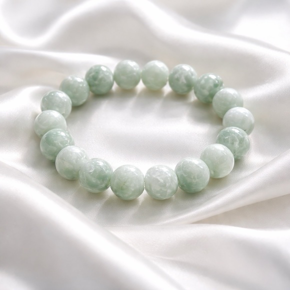 Jewelry - Elegant Green Jade Bracelet